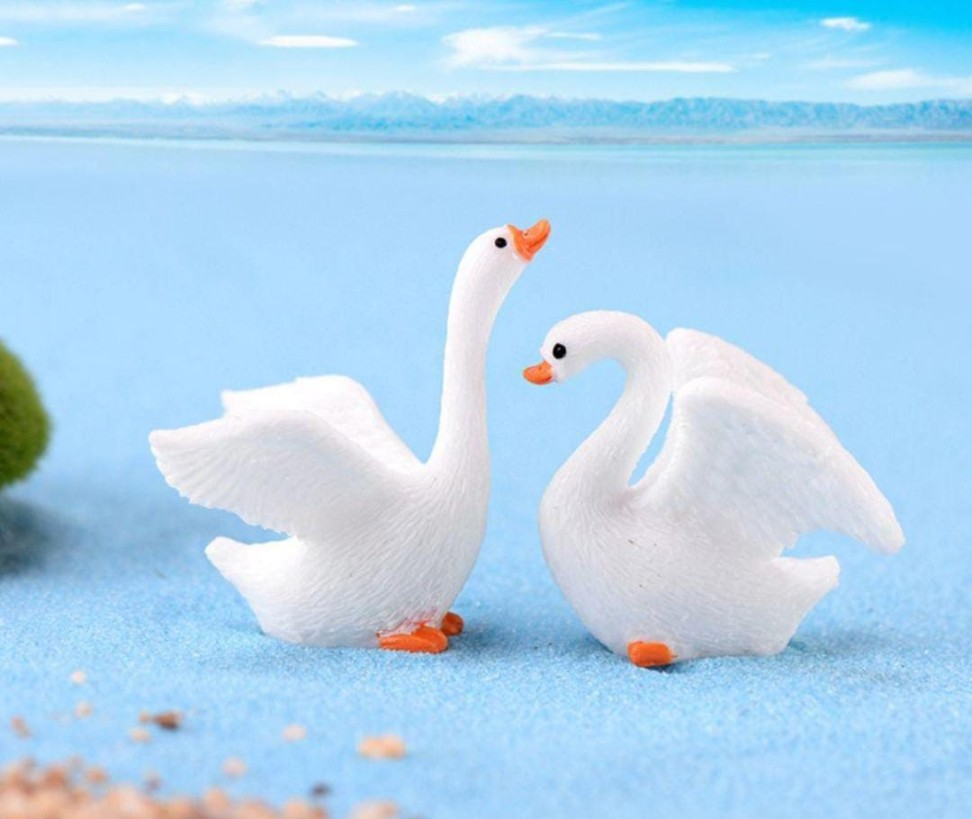 Miniature Swan Figurines Set of 2 – Cute White Swan Couple Statues for Fairy Gardens, Terrariums, Dollhouses, and Micro Landscapes