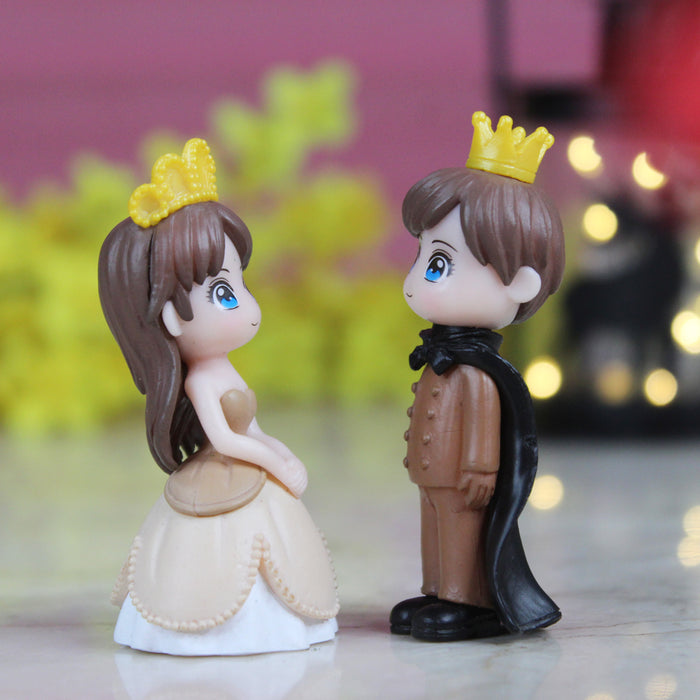 Cute King and Queen-2 (Black and White)( Miniature toys , cake toppers , small figuine, Valentine couple)