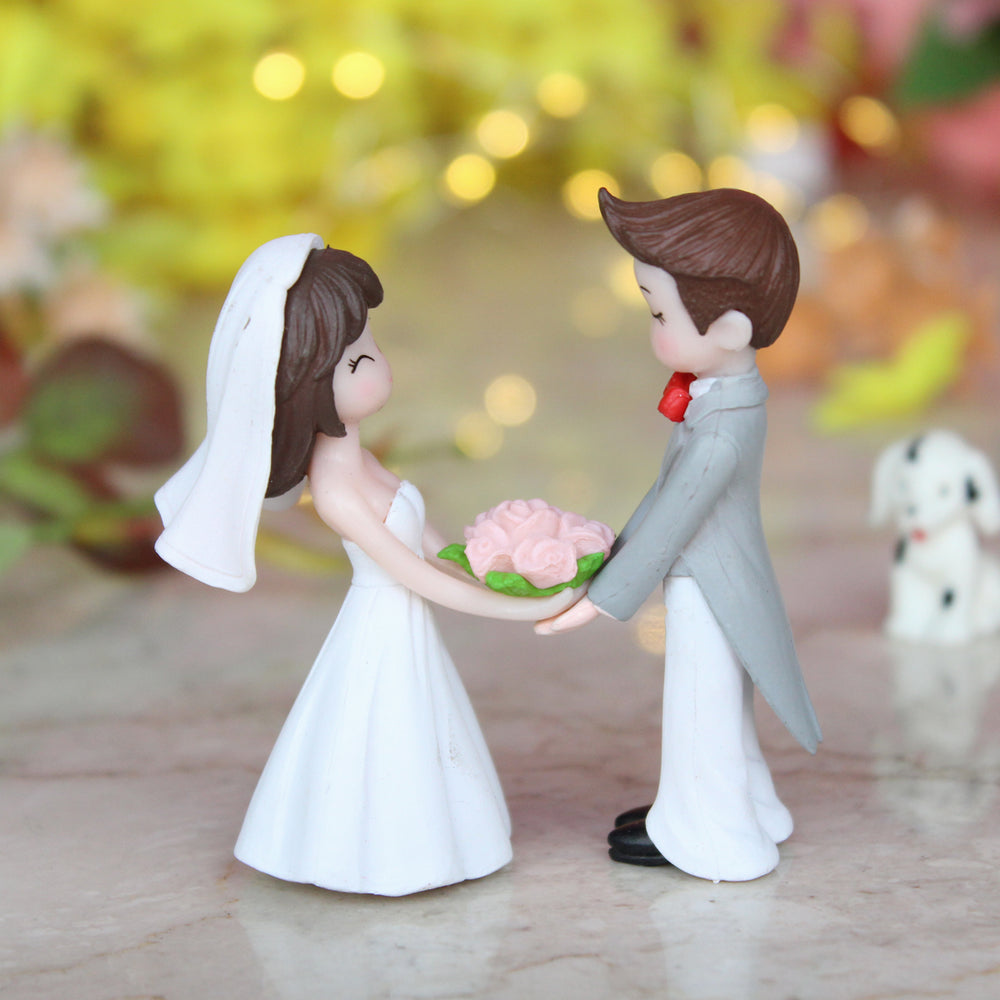 Marriage Couple ( Miniature toys , cake toppers , small figuine, Valentine couple)