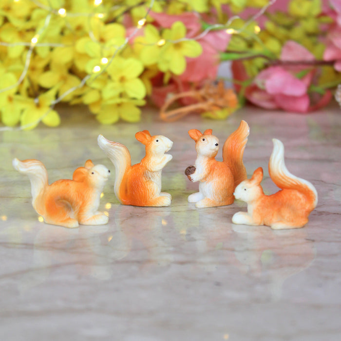 Wonderland  Resin garden decor Playing Squirrel Family