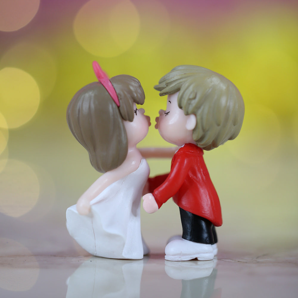 Set of 2 Kissing Couple Miniature| Figurine Fairy Garden Accessories| Doll House Accessory| Bonsai Tray Garden Decor| Craft|- Boy- 0.6x0.2x0.9 inch Girl - 0.6x0.6x0.9 inch