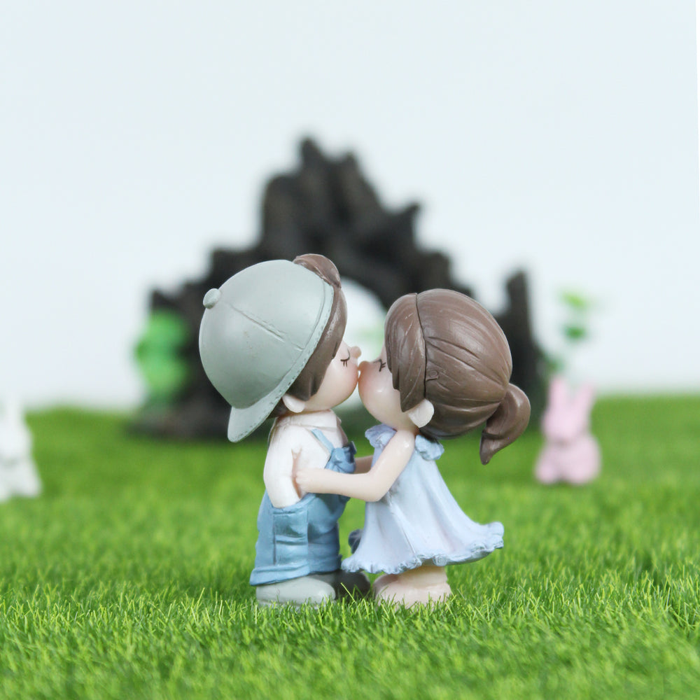 Set of 2 Kissing Cap Couple Miniature| Figurine For Car Dashboard | Doll House Accessory | Showpiece| Gifting | Fairy Garden Accessories - Boy- 0.9x0.9x2.16, Girl- 0.7x0.9x2 inches- Blue
